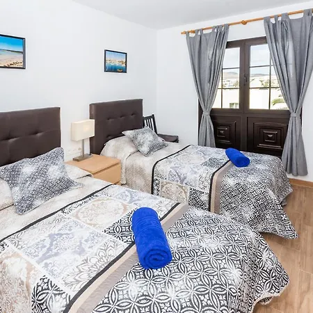 Apartamento Golden Teguise En Lanzarote, Con Piscina, Vistas Al Mar Y Playa Cercana