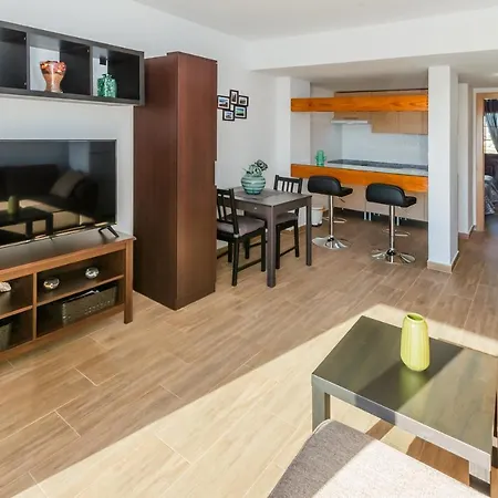 Apartamento Golden Teguise En Lanzarote, Con Piscina, Vistas Al Mar Y Playa Cercana